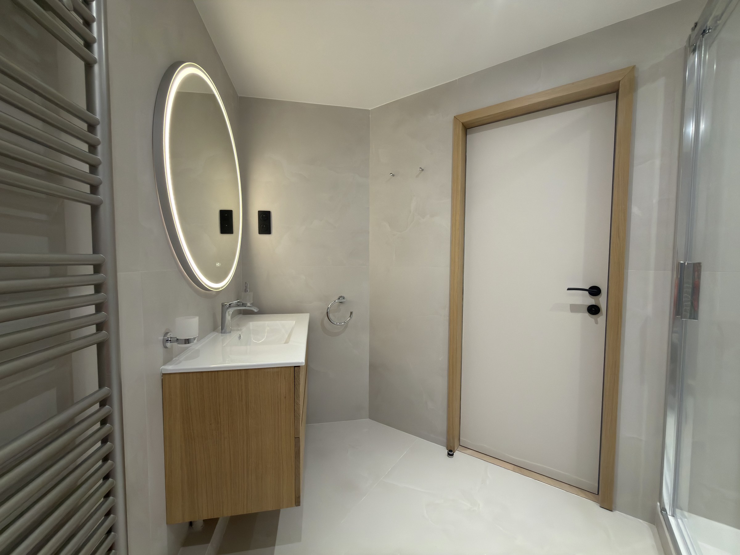 57-30 A · salle de bain, vue 2